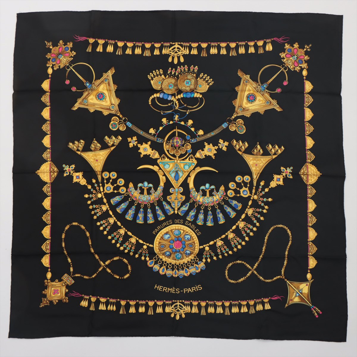 エルメス　HERMES　カレ９０　ブラック系　サーベル飾り袋　 PARURES DES SABLES 砂漠のアクセサリー　スカーフ　シルク